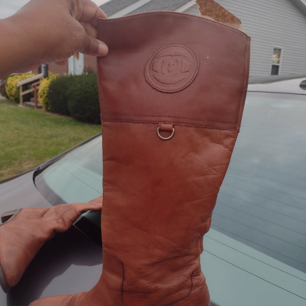 Knee boots